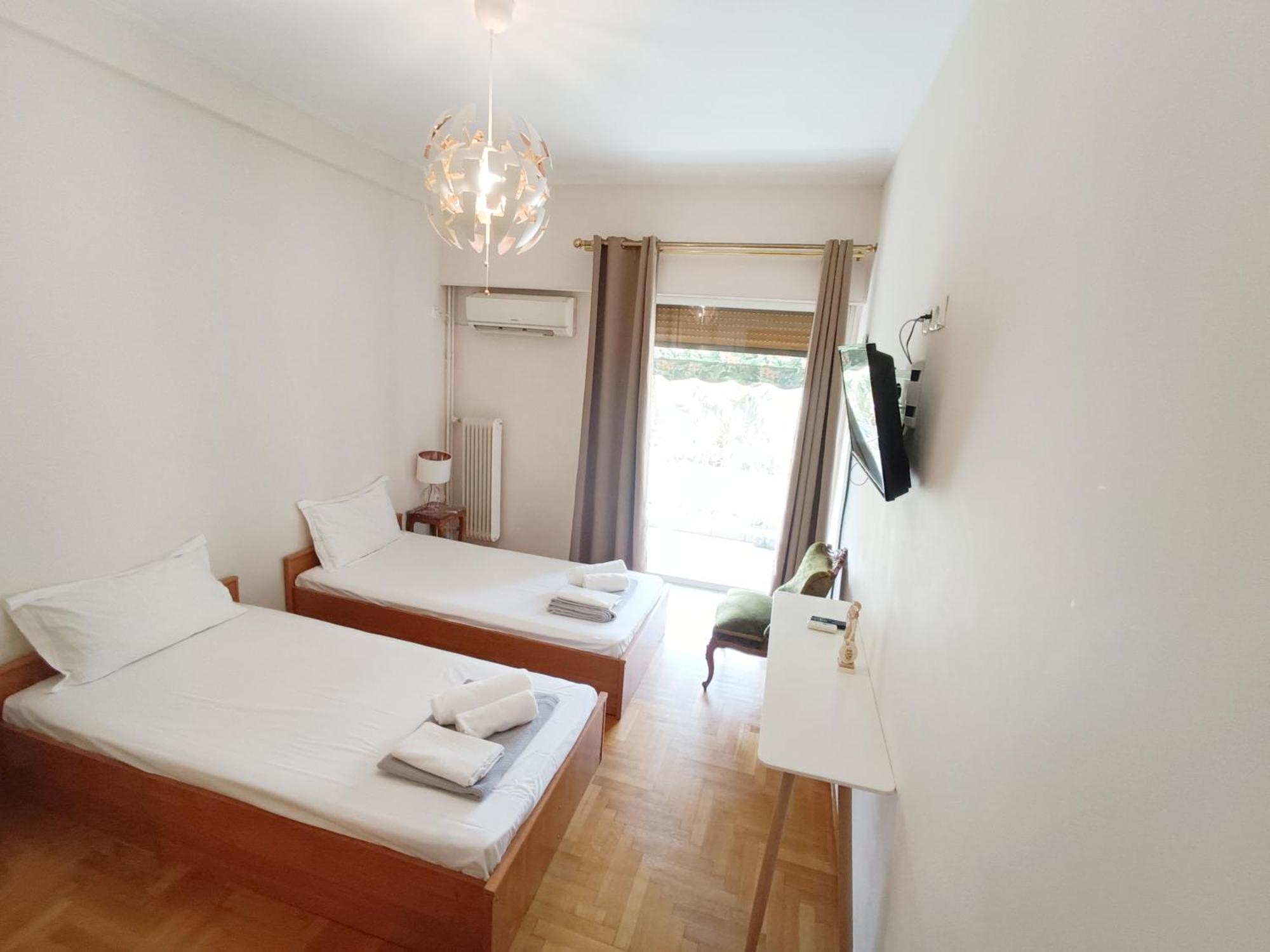 Homely @acropolis Museum Apartment